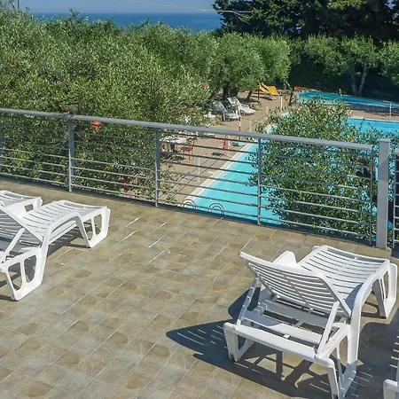 Apartman Nice In With Outdoor Swimming Pool And 1 Bedrooms
